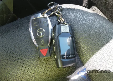 2013 Mercedes-Benz C 300 Luxury 4Matic/Sport 4Matic z USA, uszkodzony, nr VIN WDDGF8AB5DA884406